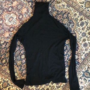 Vince lightweight 100% wool turtleneck